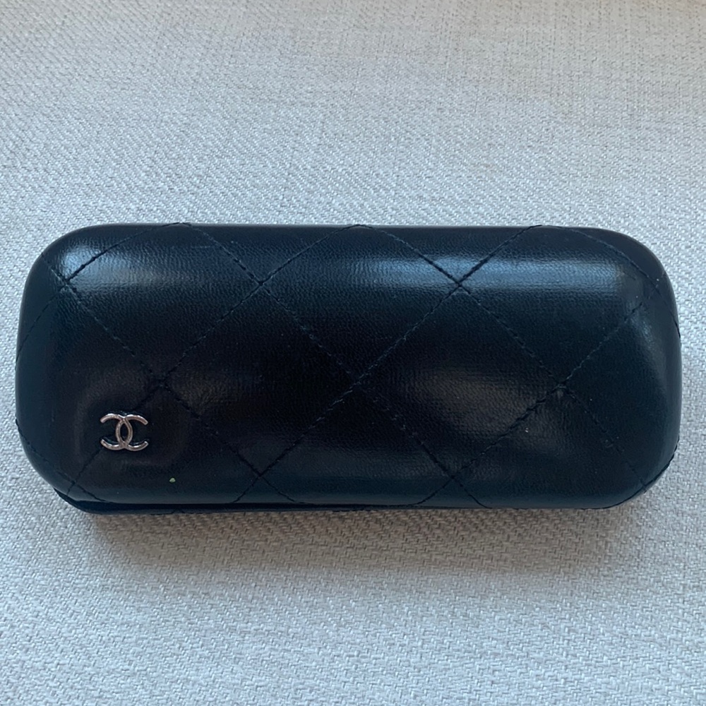 🤍 Sunglass case